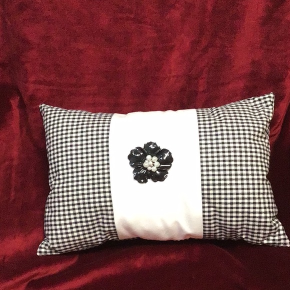 HAND MADE ONE OF A KIND PILLOWS NWOT - Picture 1 of 4